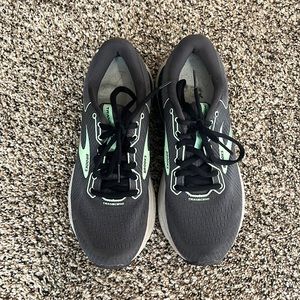 brooks running shoes